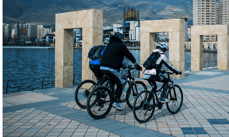 قایق سواری ، دوچرخه سواری و اتوبوس برقی چیتگر