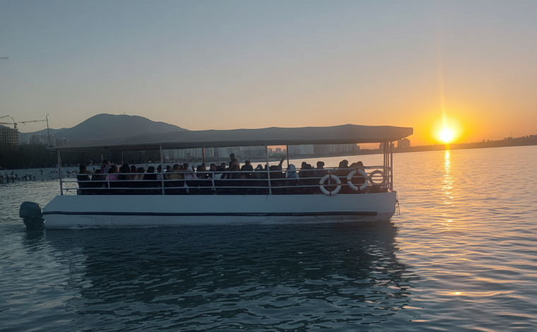 قایق سواری ، دوچرخه سواری و اتوبوس برقی چیتگر