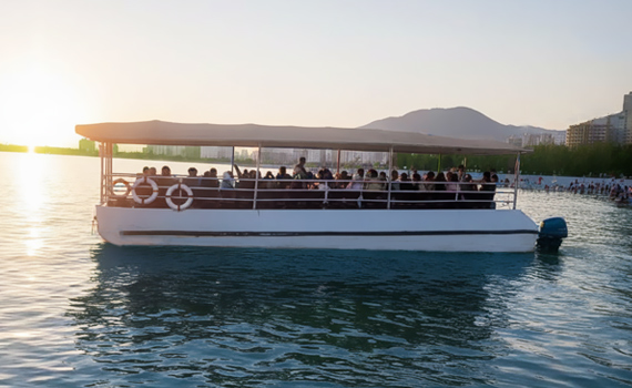 کشتی گشت تفریحی چیتگر
